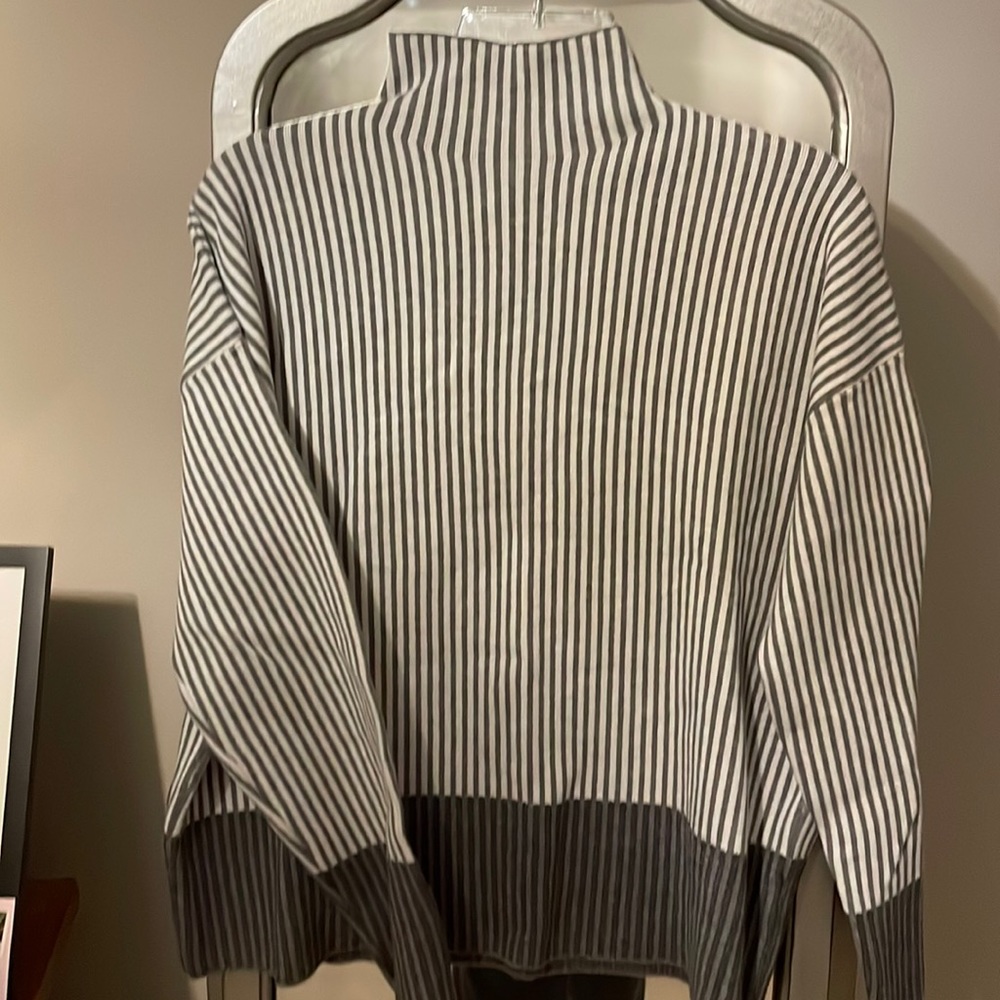 EUC Cute Rachel & Zoe Sweater!
